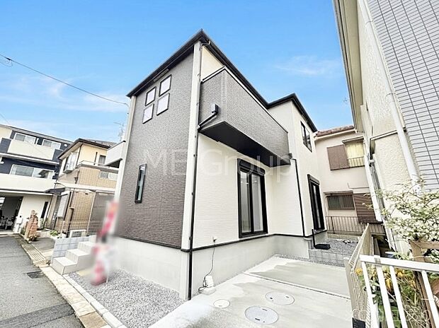 【現地外観写真】たっぷりの陽光と心地よい風が舞い込む住まい