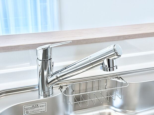 【その他設備(浄水器)】いつでも清潔なおいしいお水を。一つの水栓で水道水と浄水を使い分け。