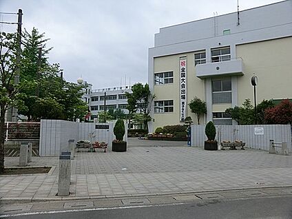 川口市立榛松中学校 892m