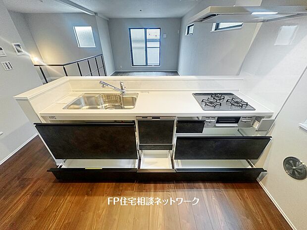 充実収納と美しいデザインが魅力。料理が楽しくなる使い勝手の良いキッチン。