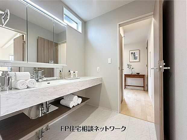 【洗面脱衣室】本画像はAIがCGで家具作成しており、実際の現地に家具は設置されておりません。また、販売価格に家具等は含まれておりません。