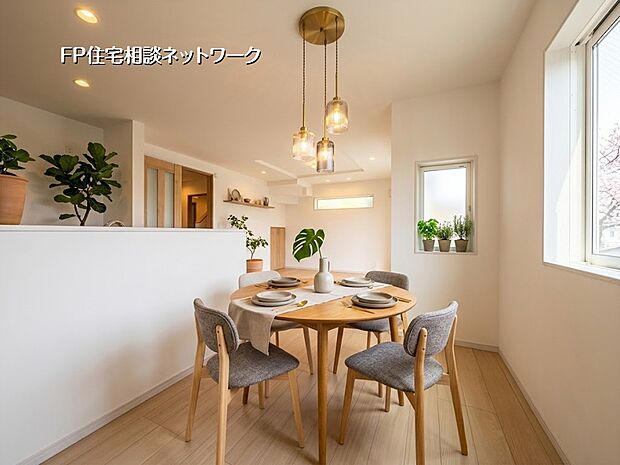 【LDK│18帖】  本画像はAIがCGで家具を作成しており、実際の現地に家具は設置されておりません。また、販売価格に家具等は含まれておりません。