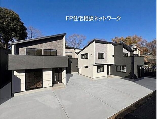 【類似外観同仕様】施工例のため分譲中の建物とは外壁、屋根開口部等の形状・仕様が異なります。