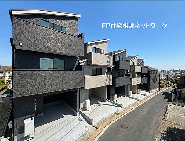 【類似外観同仕様】施工例の為、分譲中の建物とは外壁、屋根開口部等の形状・仕様が異なります。