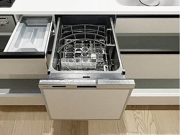 【食器洗浄乾燥機】利用者が増えているのはメリットが多いから。時間の節約、手が荒れない、水道代の節約、高温度で洗うので油汚れもしっかり落とせる。まさに理想家電。