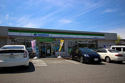 ファミリーマート川崎南平台店 350m