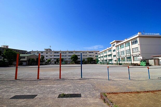 梶ヶ谷小学校（約130m・徒歩2分）