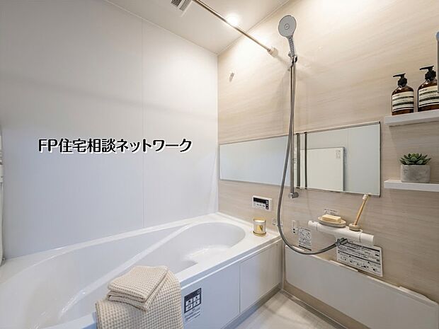 【外壁】デザイン性はもちろん、塗膜の汚れを雨で流れ落とし、雨風や日差しから美しい壁面を守る耐候性の高い外壁を採用しています。