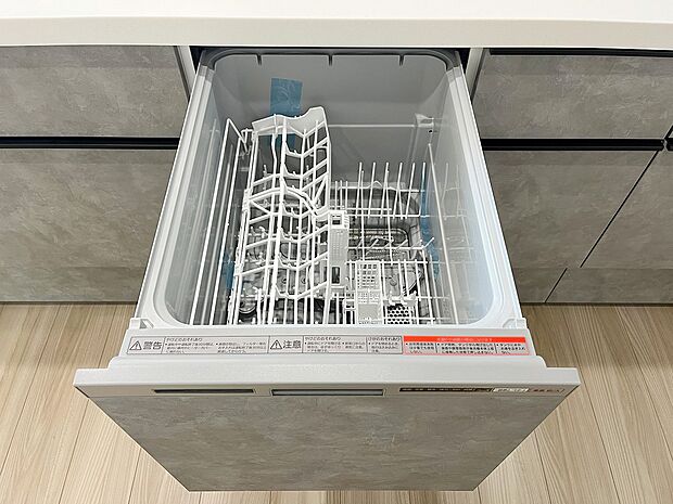 【食洗機】利用者が増えているのはメリットが多いから。時間の節約、手が荒れない、水道代の節約、高温度で洗うので油汚れもしっかり落とせる。まさに理想家電。