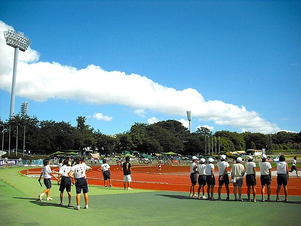 三ッ沢公園(約750m)