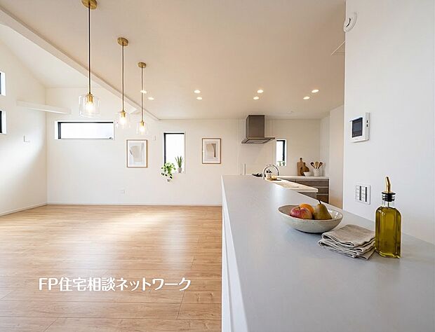 【リビング】【LDK│21.5帖】本画像はAIがCGで家具を作成しており、実際の現地に家具は設置されておりません。また、販売価格に家具等は含まれておりません。