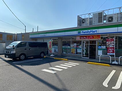 ファミリーマート港北下田町店 750m(10分)
