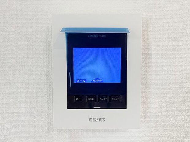 【TVモニタ付インターホン】モニター付インターホンが標準仕様です。不安になりがちな防犯面。目で確認できるからあんしんです。