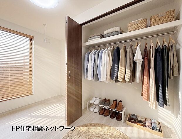【収納】本画像の家具、小物等はCGで販売価格にも含まれず、付帯しません。ブラインド設置工事は有償です。
