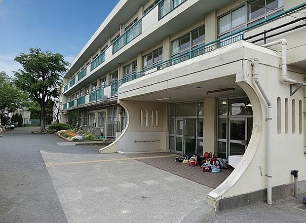 町田市立町田第五小学校(約700m)