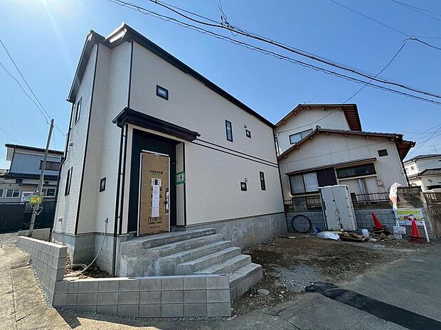 角地・全室南向きで日当たり良好！充実の収納完備！オール電化！
暮らしに便利な設備で快適に暮らせる住まいです。現地（3月）撮影