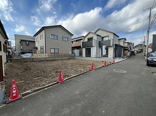 小学校まで徒歩3分、中学校も徒歩7分。登下校も安心の距離感です。