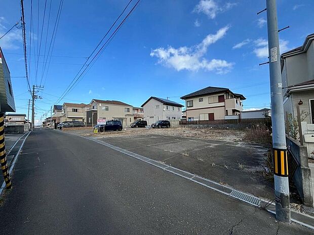 【前面道路含む現地写真】システムキッチン・シャワー付洗面化粧台・ 浴室乾燥機・ＴＶモニタ付インターホン台など暮らしを豊かにする設備が整っています。
現地（2月）撮影