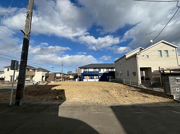 【現地外観写真】【現地（1月）撮影】物件探しだけでなくローン支払いなど住宅のご購入に関してお気軽にご相談ください♪
