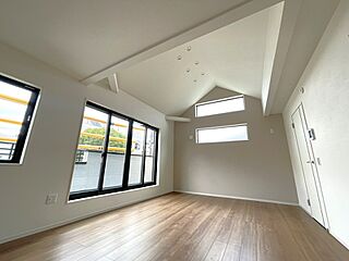 ＜南小岩５＞建物面積35坪超　大型新築戸建【三信不動産販売】 その他