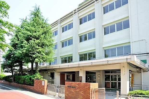 江戸川区立小岩第一中学校(約690m)