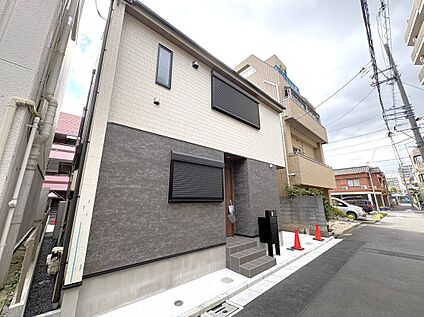 前面道路含む外観(B号棟)