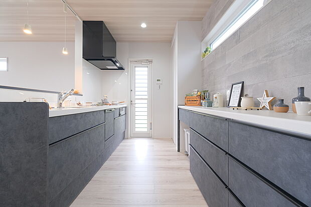 【7号地】おしゃれな対面キッチンで、快適にお料理ができます。