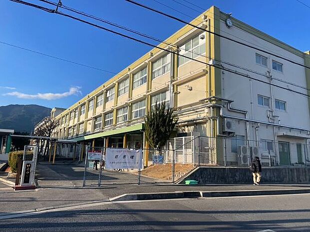 日吉中学校(約3m)