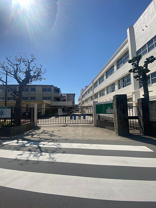 久米田中学校(約1,400m)