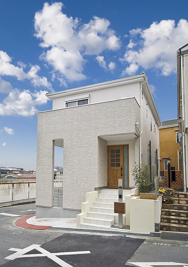 【当社施工例】落ち着きと存在感の光るおしゃれな外観