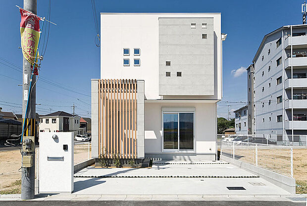 【当社施工例】シンプルな中にも洗練されたデザインと落ち着きのある色調が高級感を演出。