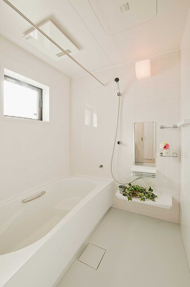 【浴室施工例】白を基調とした明るい浴室