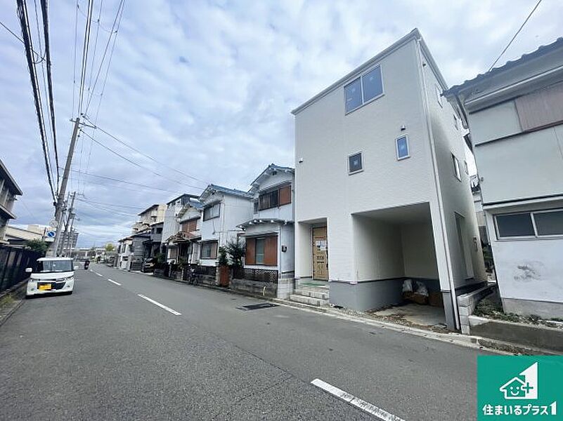 周辺は落ち着いた街並みの住宅地！子育てがしやすい住環境です！まだ未完成ですが、現地でしかわからない事もございます。是非一度ご覧ください。