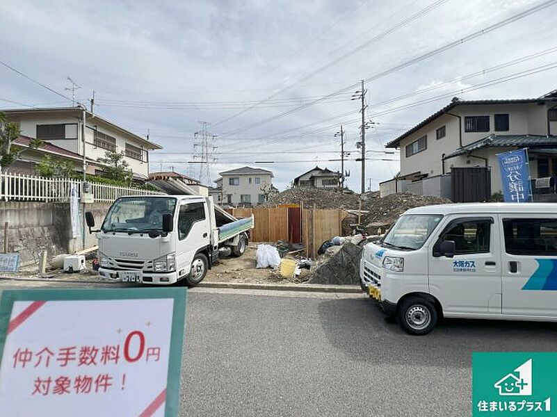 周辺は落ち着いた街並みの住宅地！子育てがしやすい住環境です！まだ未完成ですが、現地でしかわからない事もございます。是非一度ご覧ください。