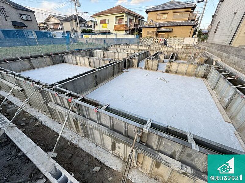 周辺は落ち着いた街並みの住宅地！子育てがしやすい住環境です！まだ未完成ですが、現地でしかわからない事もございます。是非一度ご覧ください。