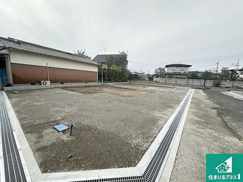 周辺は落ち着いた街並みの住宅地！子育てがしやすい住環境です！まだ未完成ですが、現地でしかわからない事もございます。是非一度ご覧ください。