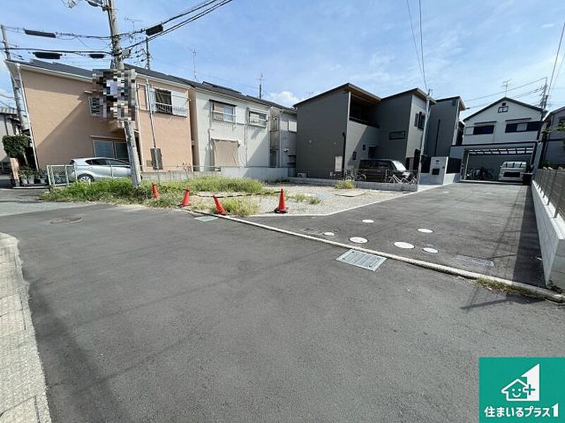 周辺は落ち着いた街並みの住宅地！子育てがしやすい住環境です！まだ未完成ですが、現地でしかわからない事もございます。是非一度ご覧ください。