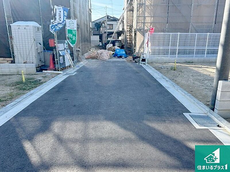 周辺は落ち着いた街並みの住宅地！子育てがしやすい住環境です！まだ未完成ですが、現地でしかわからない事もございます。是非一度ご覧ください。