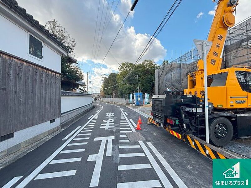 周辺は落ち着いた街並みの住宅地！子育てがしやすい住環境です！まだ未完成ですが、現地でしかわからない事もございます。是非一度ご覧ください。