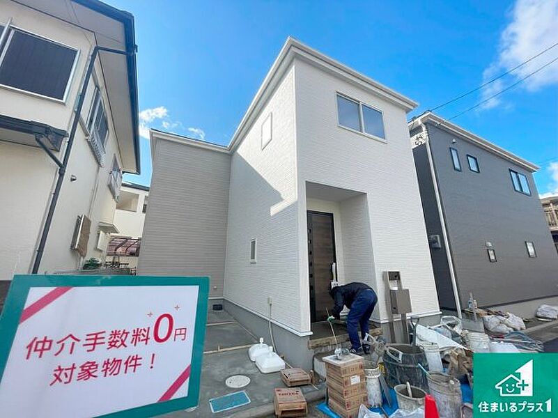 周辺は落ち着いた街並みの住宅地！子育てがしやすい住環境です！まだ未完成ですが、現地でしかわからない事もございます。是非一度ご覧ください。