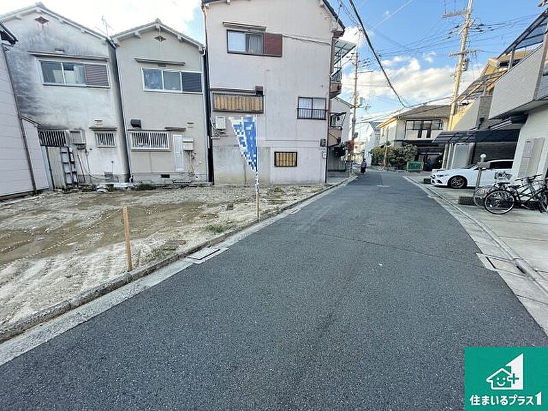 周辺は落ち着いた街並みの住宅地！子育てがしやすい住環境です！まだ未完成ですが、現地でしかわからない事もございます。是非一度ご覧ください。