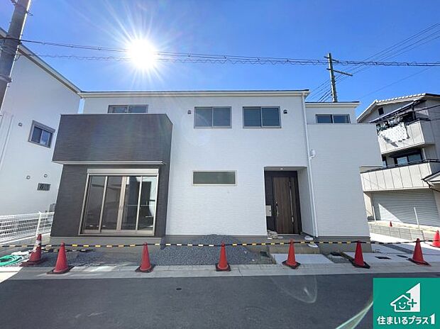 周辺は落ち着いた街並みの住宅地!子育てがしやすい住環境です!まだ未完成ですが、現地でしかわからない事もございます。是非一度ご覧ください。