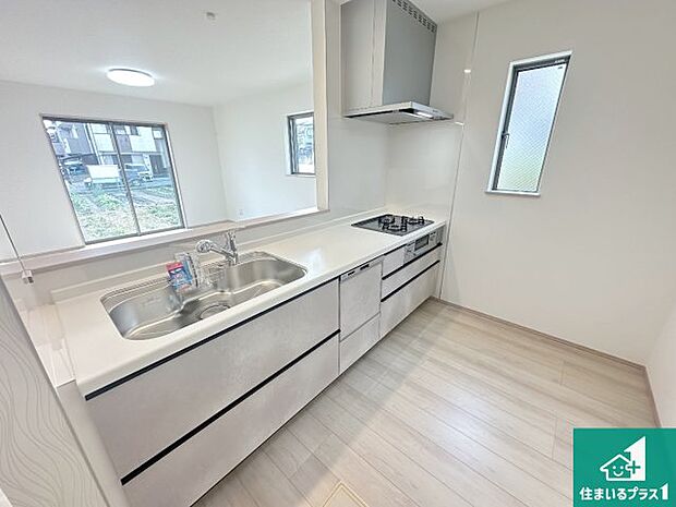 子供を見守りながらお料理が出来るため家族のコミュニケーションか増えます♪スペースが広く確保されている為お子様が大きくなったときは一緒に料理を楽しめます♪