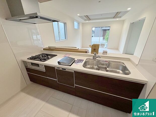 子供を見守りながらお料理が出来るため家族のコミュニケーションか増えます♪スペースが広く確保されている為お子様が大きくなったときは一緒に料理を楽しめます♪