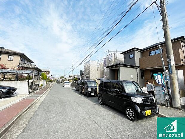 周辺は閑静な住宅街です。前面道路もしっかりと有りますので車の出し入れも安心ですよ!