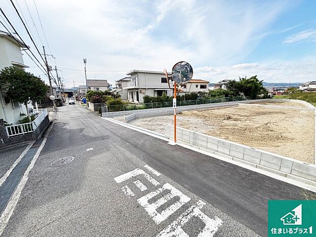 周辺は閑静な住宅街です。前面道路もしっかりと有りますので車の出し入れも安心ですよ!