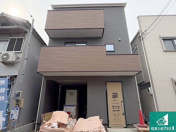 周辺は落ち着いた街並みの住宅地!子育てがしやすい住環境です!まだ未完成ですが、現地でしかわからない事もございます。是非一度ご覧ください。