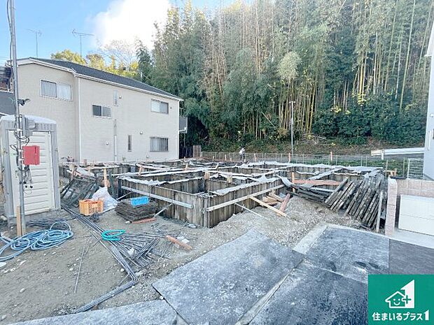 周辺は落ち着いた街並みの住宅地!子育てがしやすい住環境です!まだ未完成ですが、現地でしかわからない事もございます。是非一度ご覧ください。