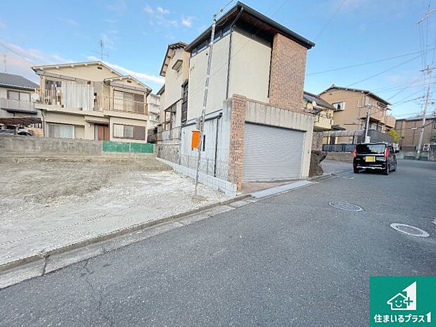 周辺は落ち着いた街並みの住宅地!子育てがしやすい住環境です!まだ未完成ですが、現地でしかわからない事もございます。是非一度ご覧ください。