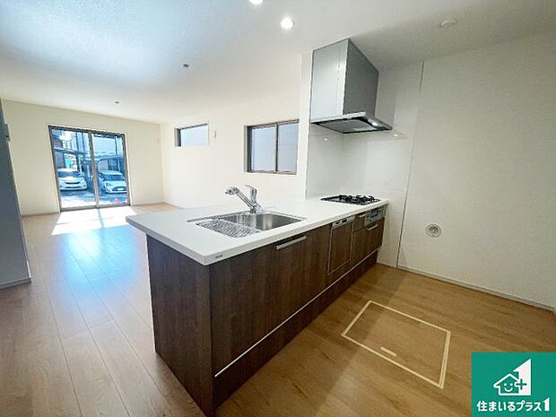 シンプルなリビングは、観葉植物等のインテリアを楽しめますね!パパ好みにも、ママ好みにも家具次第で雰囲気を変えることができます!